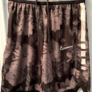 Nike women or men’s basketball shorts. Med men’s, brand new. never worn.